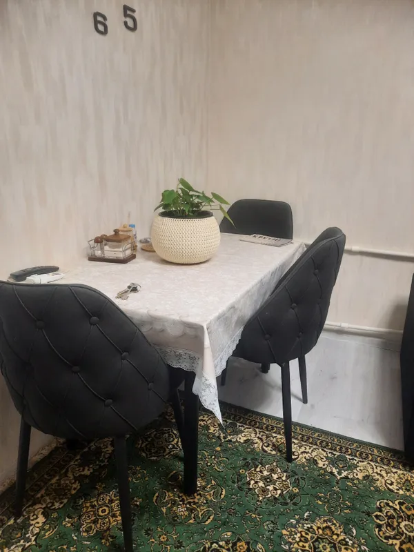 стол и стулья