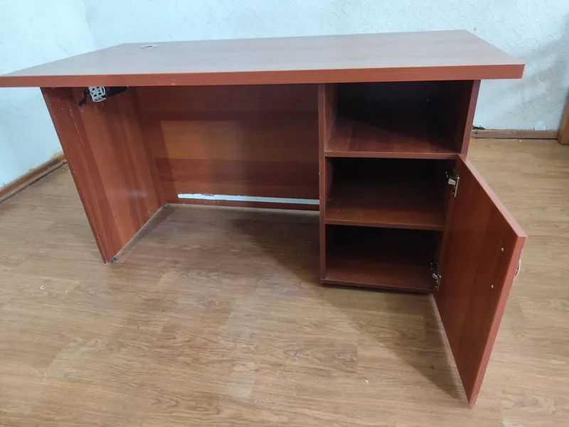 Srochno Office stoli sotiladi holati ideal juda mustahkam