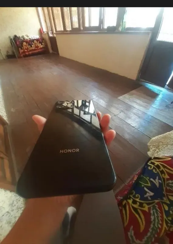 Xonor x8 xotra 128 faqat keran almashgan