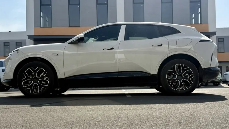 Avatr 07 EV (2026) | 650 km | 343 ot kuchi 82.16 kVt/soat 6,3soniya 2 Avatr 07 EV (2026) | 650 km | 343 ot kuchi 82.16 kVt/soat 6,3soniya 2