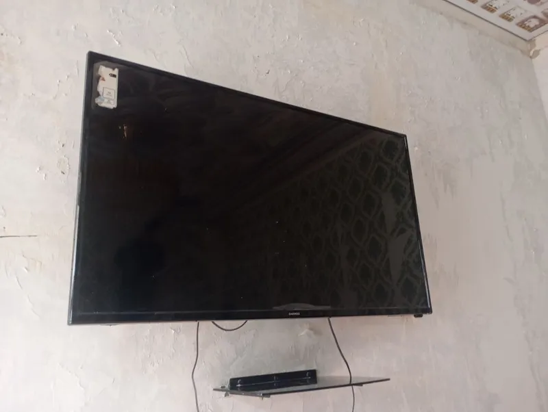 43 tali Televizor sotiladi 43 tali Televizor sotiladi