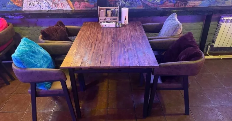 Cafe oshxona uchun stol stul loft materaldan