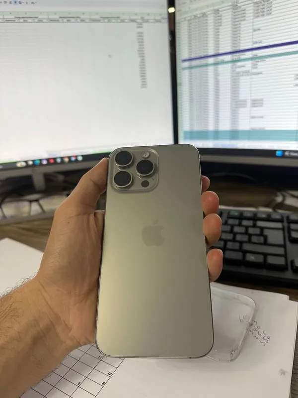 Iphone 15 pro max — фото 1