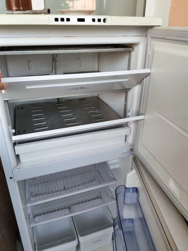 Продам холодильник и кухонный гарнитур 2 Продам холодильник и кухонный гарнитур 2
