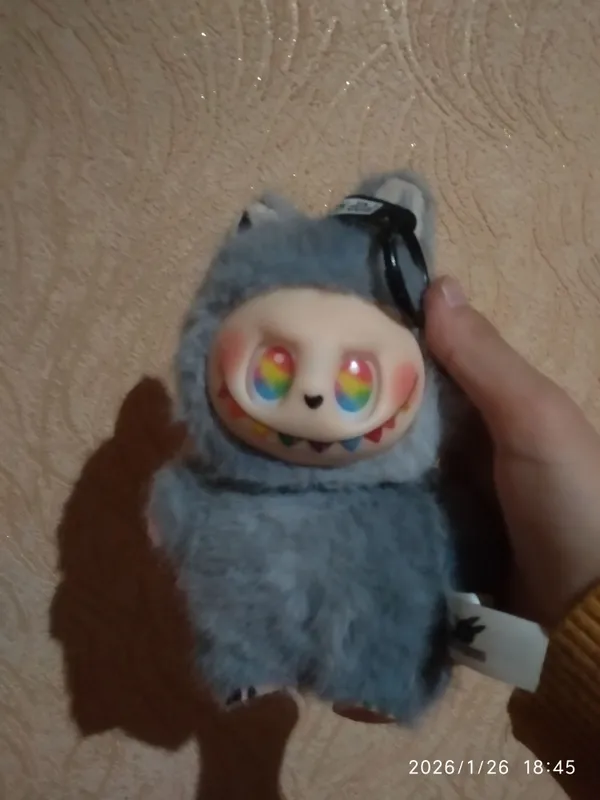 Kulrang Labubu. 1 Kulrang Labubu. 1