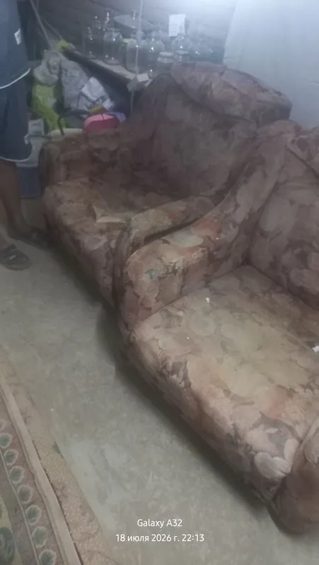 Divan sotiladi yangi ustidan material qoplash kerak 3 Divan sotiladi yangi ustidan material qoplash kerak 3