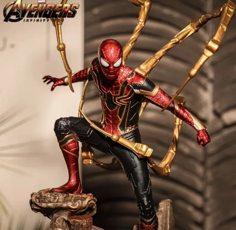 Фигурка Человек-паук (Spider-Man), 20 см, с подставкой — фото 1