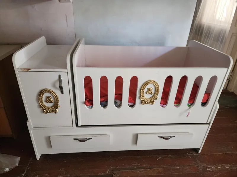 Детский кровать.