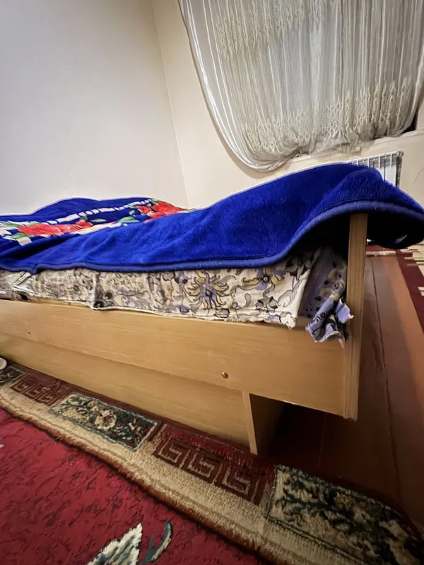 Продаётся кровати 4