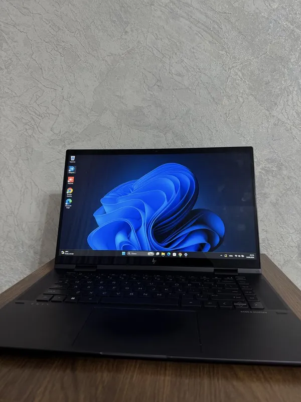 Hp envy 15.6 dyum 360*