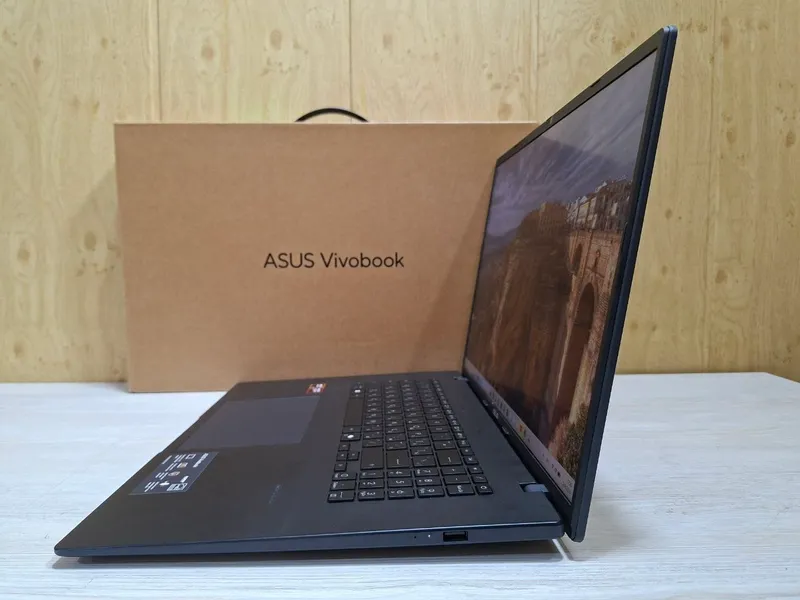 ASUS Vivobook 18 M1807HA — фото 1