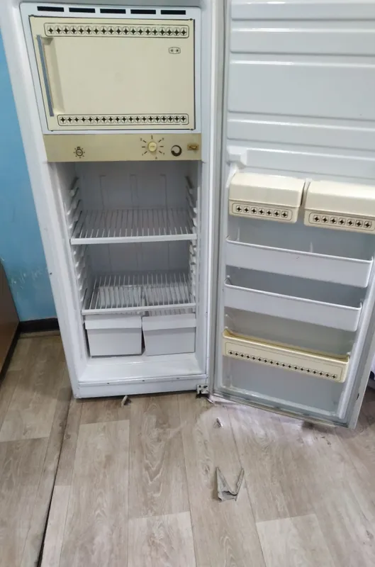 продам срочно холодильник 6