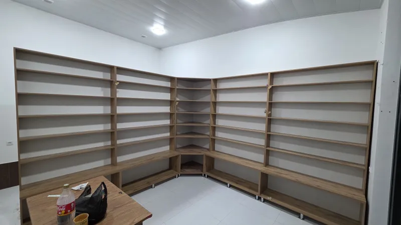 Mebel parfumeriya do'kon uchun stilyaj xolati yangiday