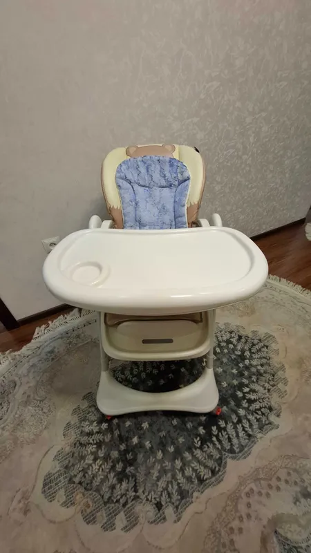 Продаётся детский стульчик для кормления Karmababy 2 Продаётся детский стульчик для кормления Karmababy 2