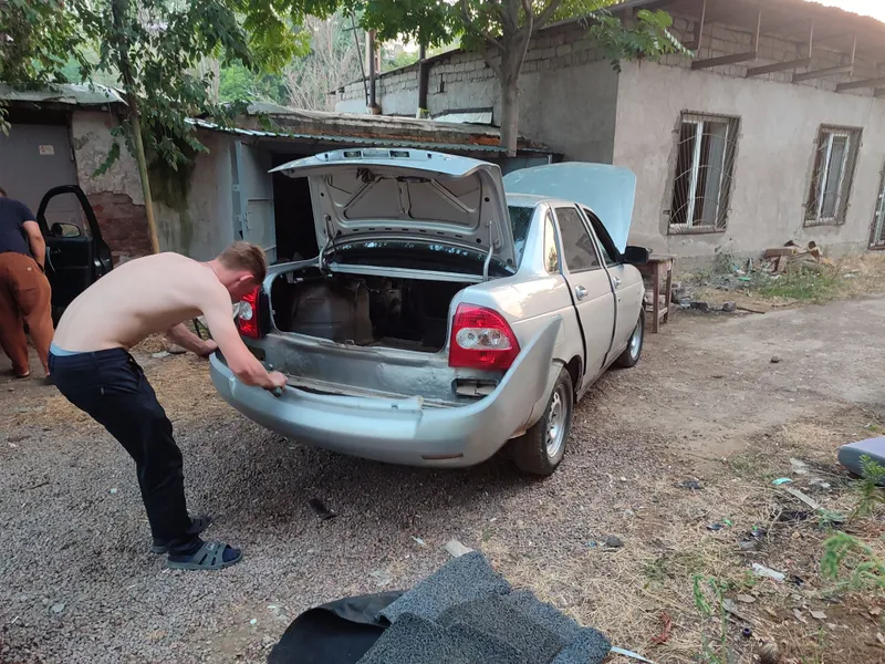 Продаётся Лада Приора на запчасти 2