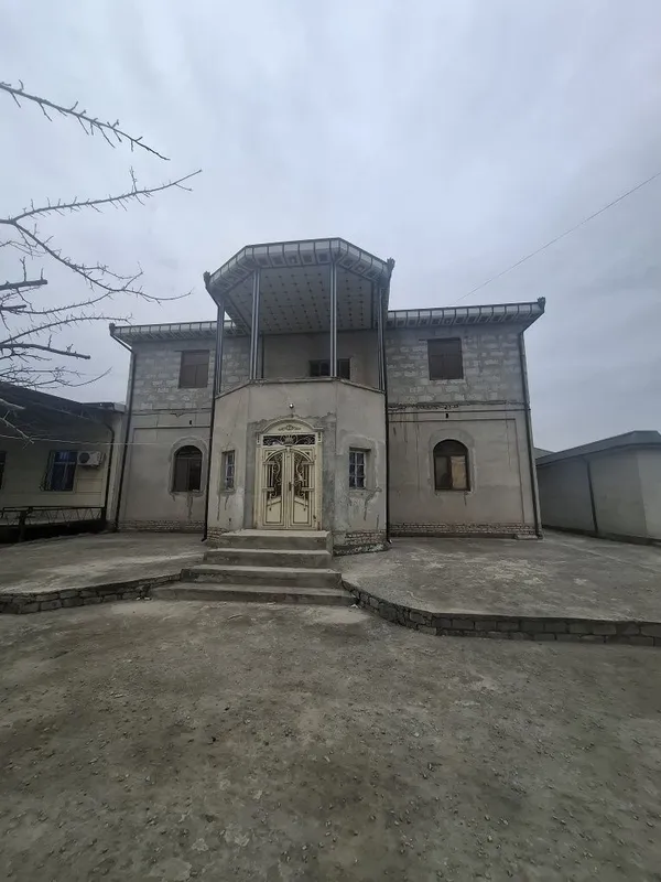 Зудлик билан 2 этаж уй сотилади.