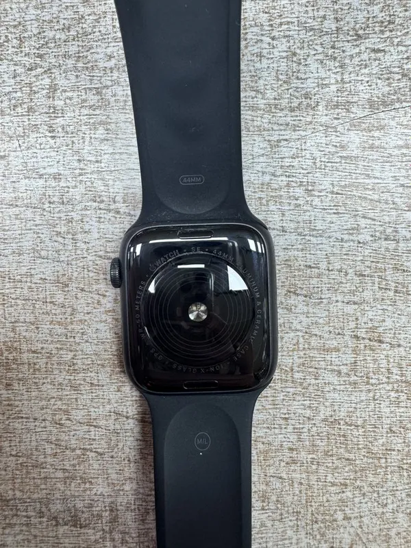 Продаются часы aaple watch SE 6 Продаются часы aaple watch SE 6