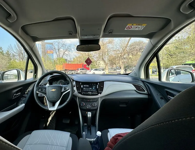 Chevrolet Tracker 1 Premier 2020 AT Срочно — фото 2