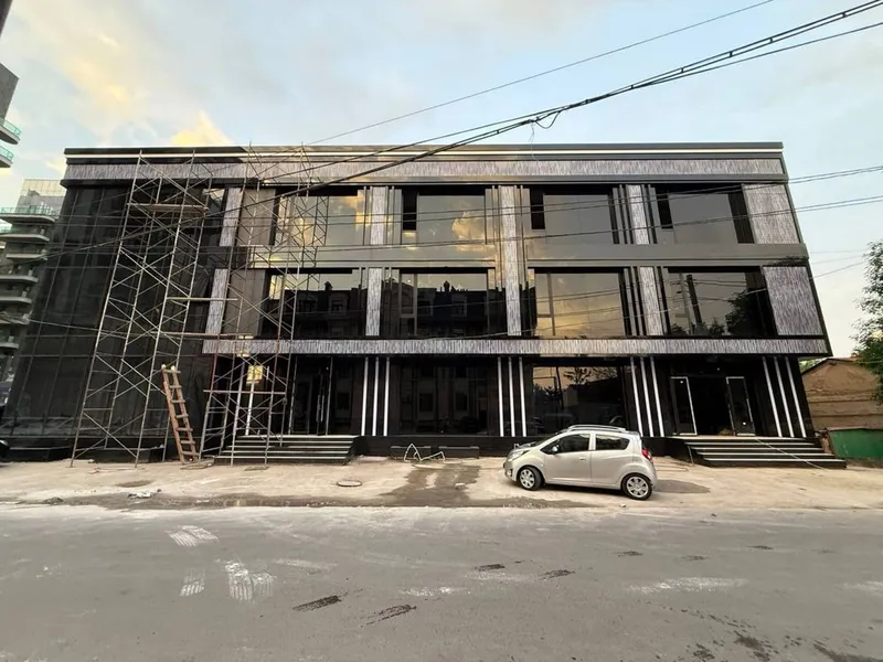 Нукусская аренда здания 2675 м2 коробка срочро 3 этажа Мирабад 1