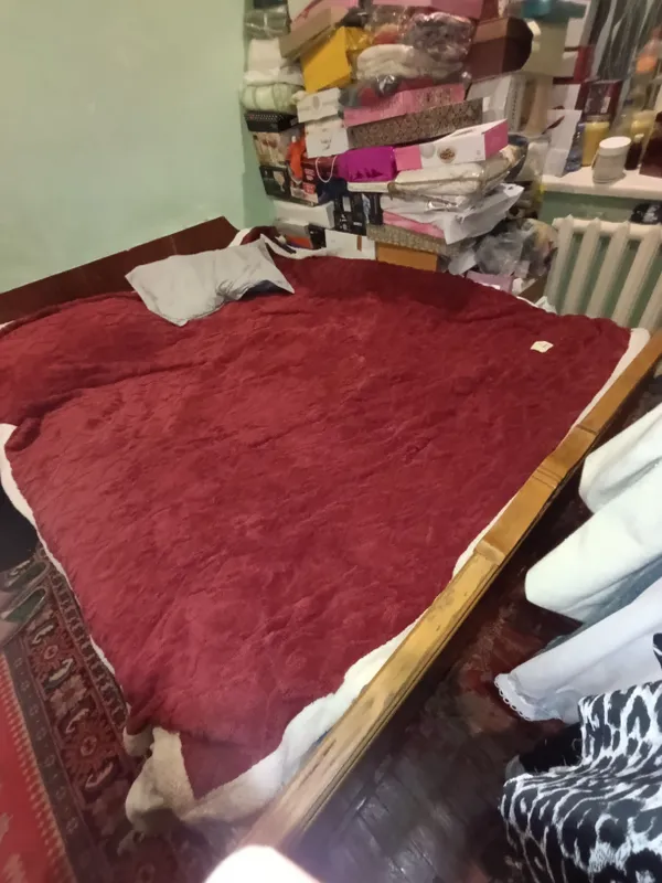 Продаётся спальный гарнитур: кровать и 2 шкафа — фото 1