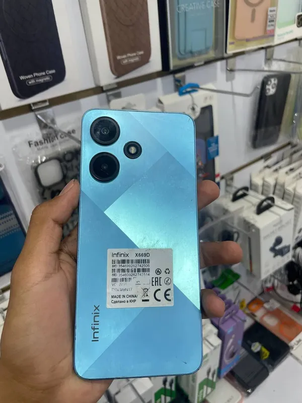 дешёвый Infinix Hot 30 i 1