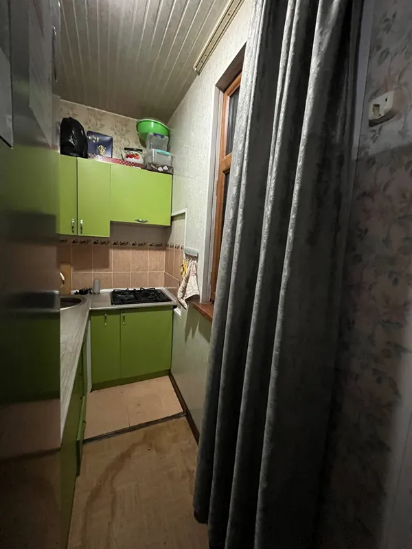1/4/4 Aviatorlar-2, Kadysheva bozori yonida, 1,5*6 balkonli sotiladi 6
