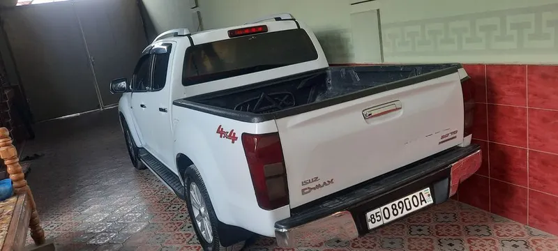 ISUZU D.Max 4X4 в аренду. Сдается на длительный срок, также есть посуточная услуга 4 ISUZU D.Max 4X4 в аренду. Сдается на длительный срок, также есть посуточная услуга 4