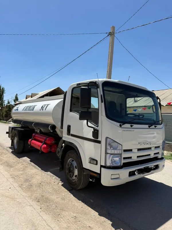 Isuzu vodavoz 2013