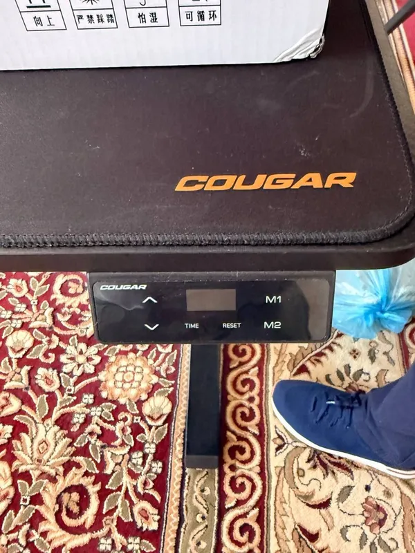 Стол Cougar с электрической регулировкой высоты Стол Cougar с электрической регулировкой высоты