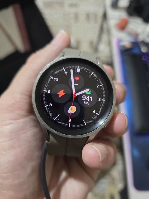 Galaxy Watch 5 pro titan brown 1
