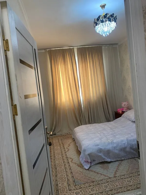 Зангиота туманида 2 хонали квартира ижарага берилади. 300у.е.