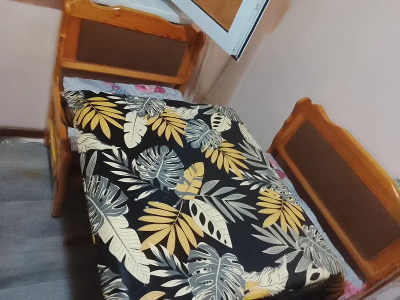 Уголок продаётся 1 Уголок продаётся 1
