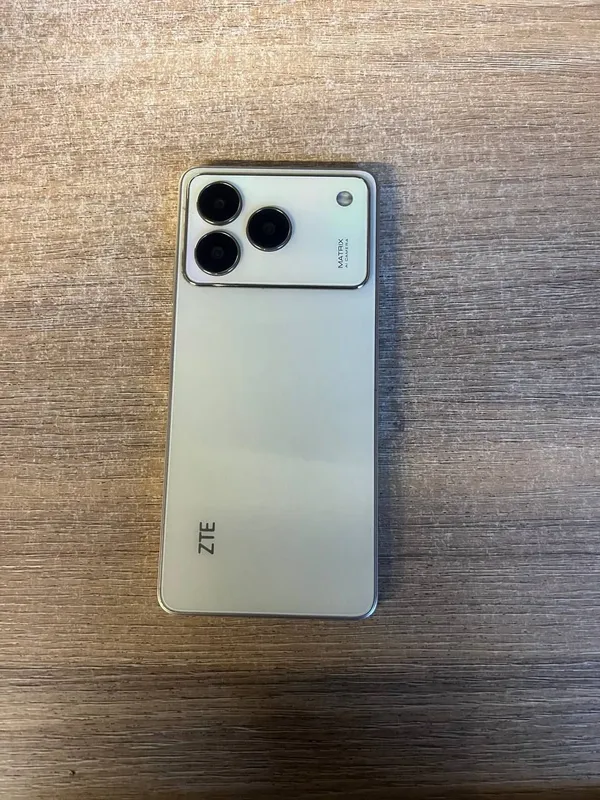 ZTE Blayd A76 1