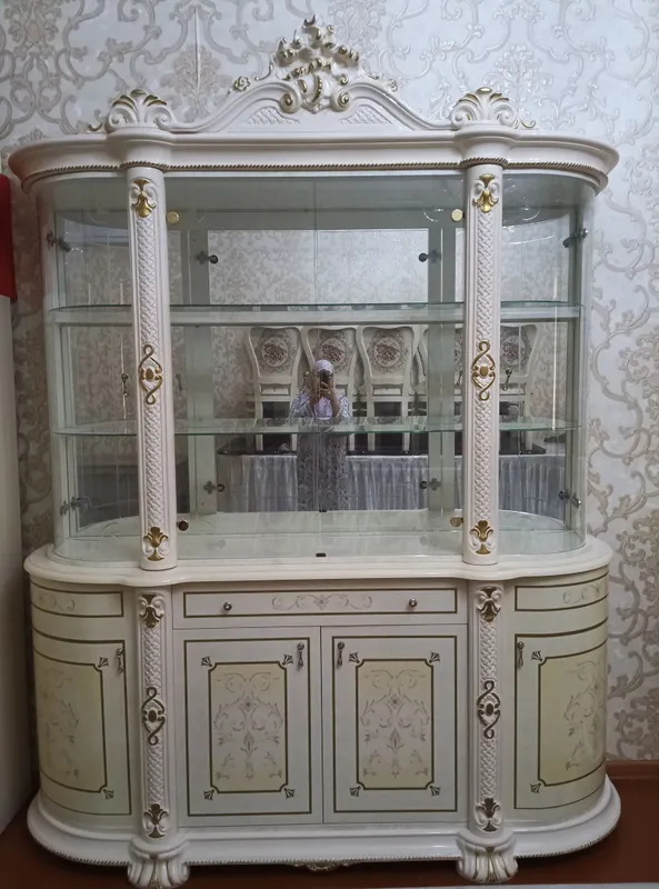 Zal uchun mebel