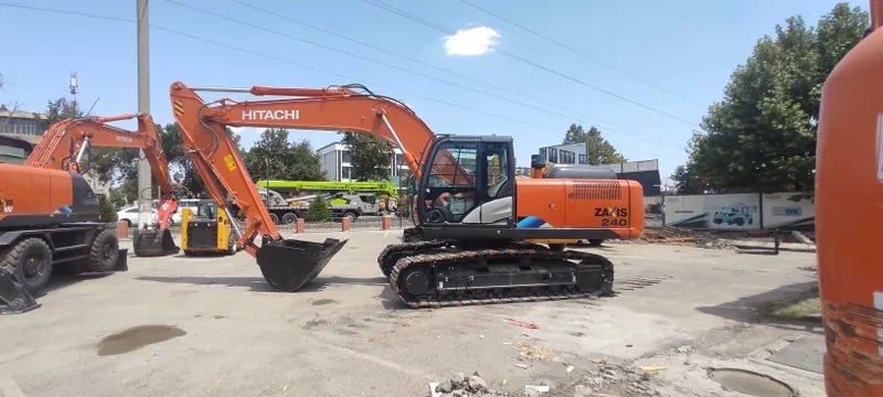 Гусеничный экскаватор Hitachi ZX240-5A — фото 1