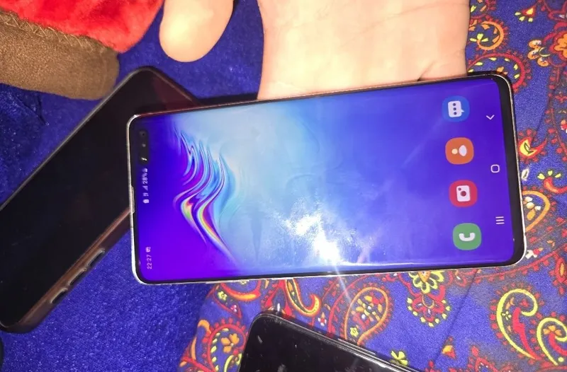 Samsung S10 5g.. 1 Samsung S10 5g.. 1