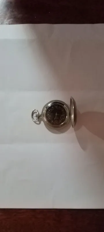 Продаётся карманные механические часы.