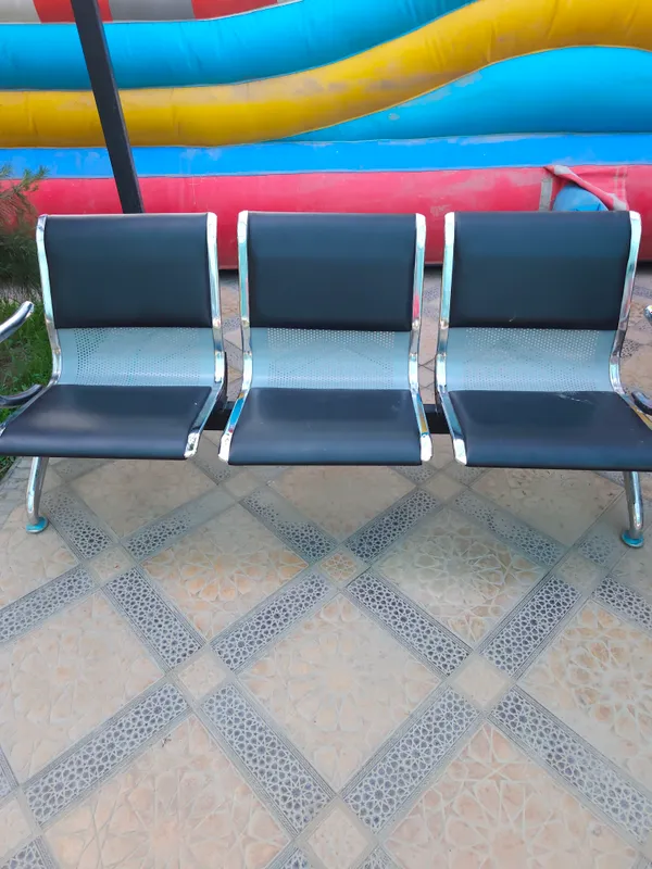 Stul sotiladi narxi 800.000soʻm, tel+998954448383