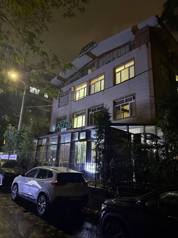 Ойбек отдельно стоящее здание 3соток 1250кв.м с арендатором срочно