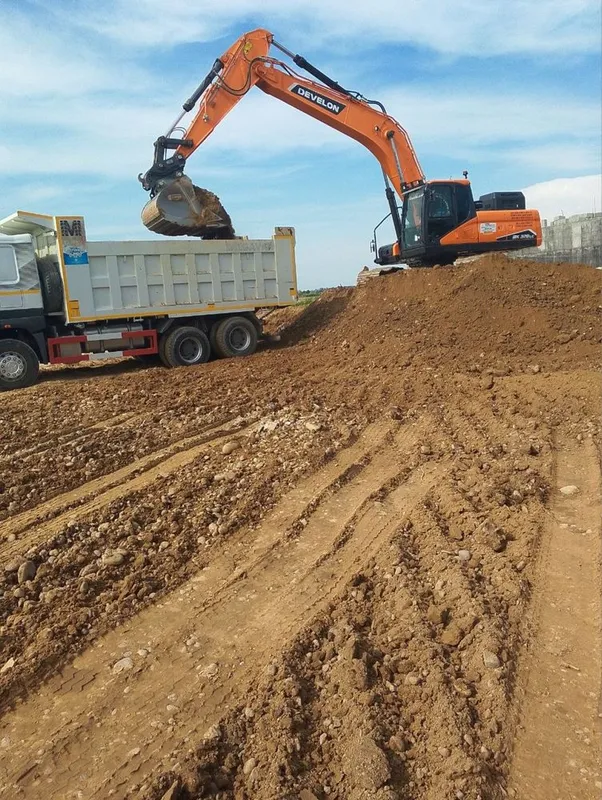 Экскаватор хизмати. Develon DX320LC. Гусеничный экскаватор 3