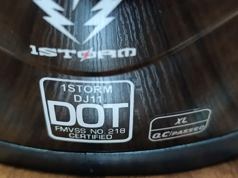 Мото шлем от Американского бренда 1 STORM 7 Мото шлем от Американского бренда 1 STORM 7