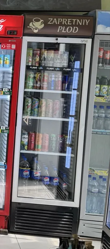 Продам витринный холодильник Artel