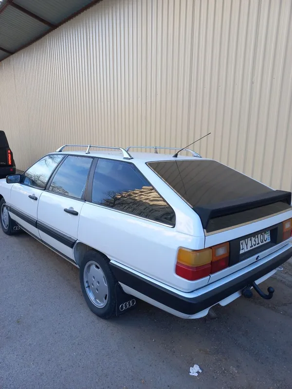 Автомабиль Audi 100 2 Автомабиль Audi 100 2