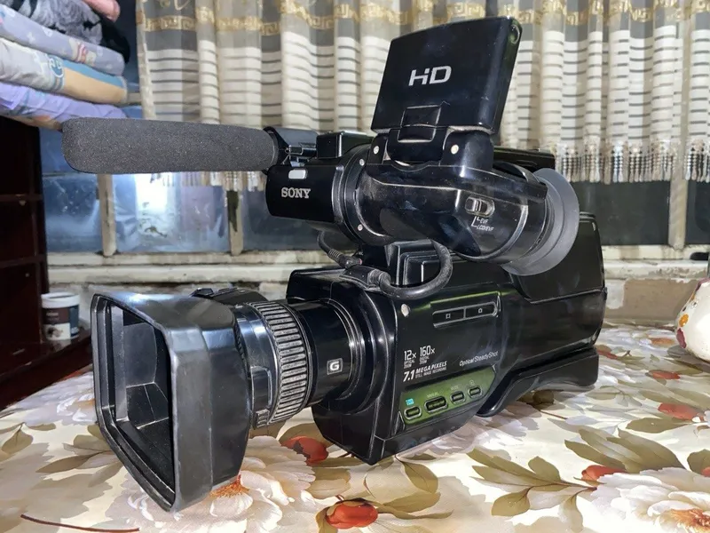 Video kamera Sony HXR-MC 1500 — фото 1