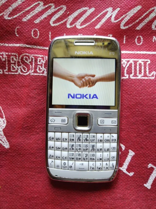 Ishlaydigan Nokia E72-1 sotiladi. 1