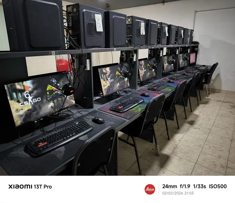 9 sht Kompyuter (800, cs 1,6 ushin ham basqada oyinlarga arnalgan)