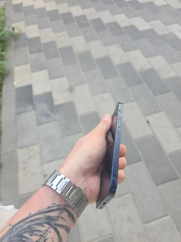 Iphone 12 Black 3