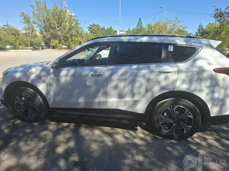Автомобиль Soueast 8 DX 4 Автомобиль Soueast 8 DX 4