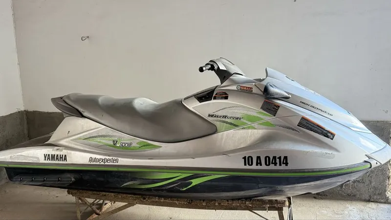 1.1 Yamaha skuter 3silindirli — фото 1