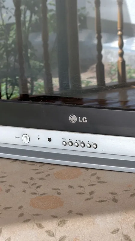 Телевизор LG холати жуда яхши — фото 1